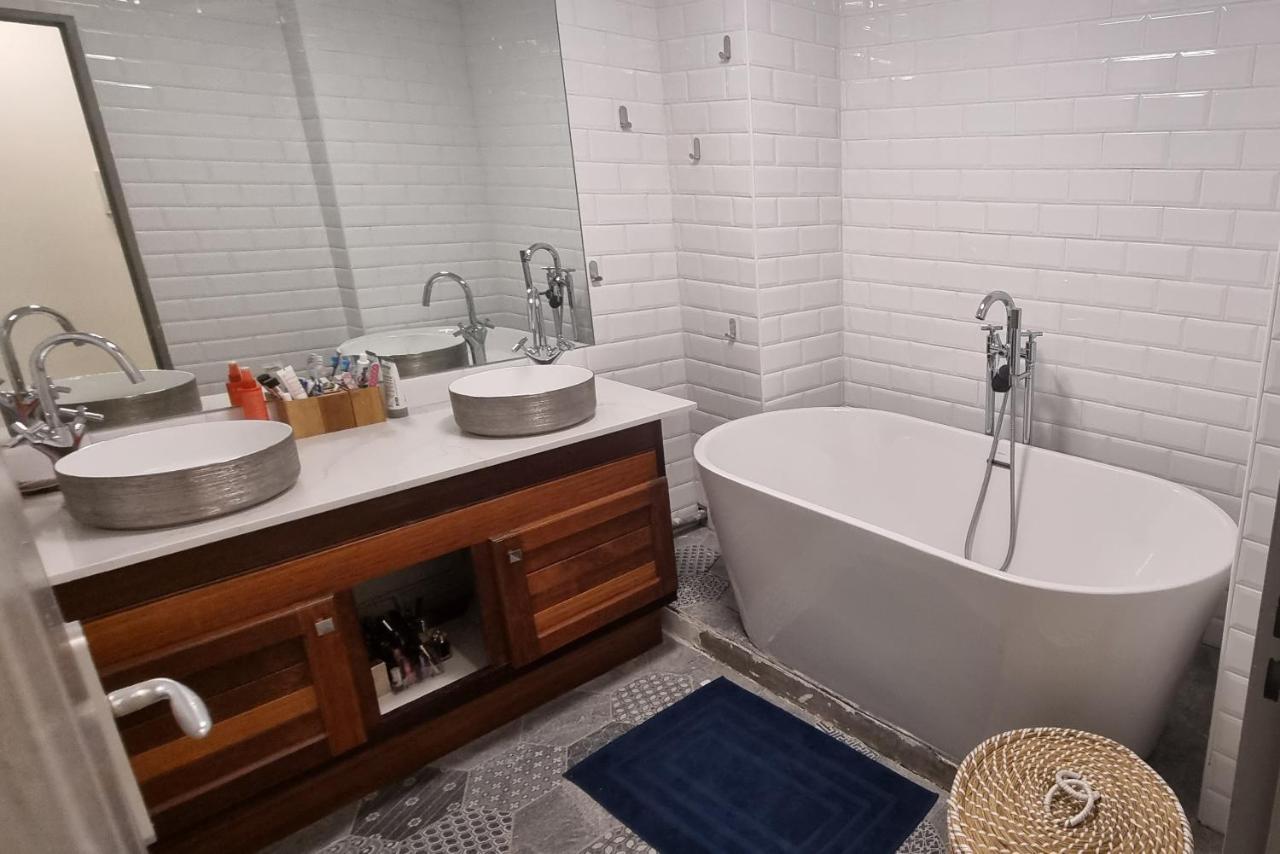 Chambre Chez L'Habitant Cosy Et Moderne, Vue Sur Montagne 생드니 외부 사진